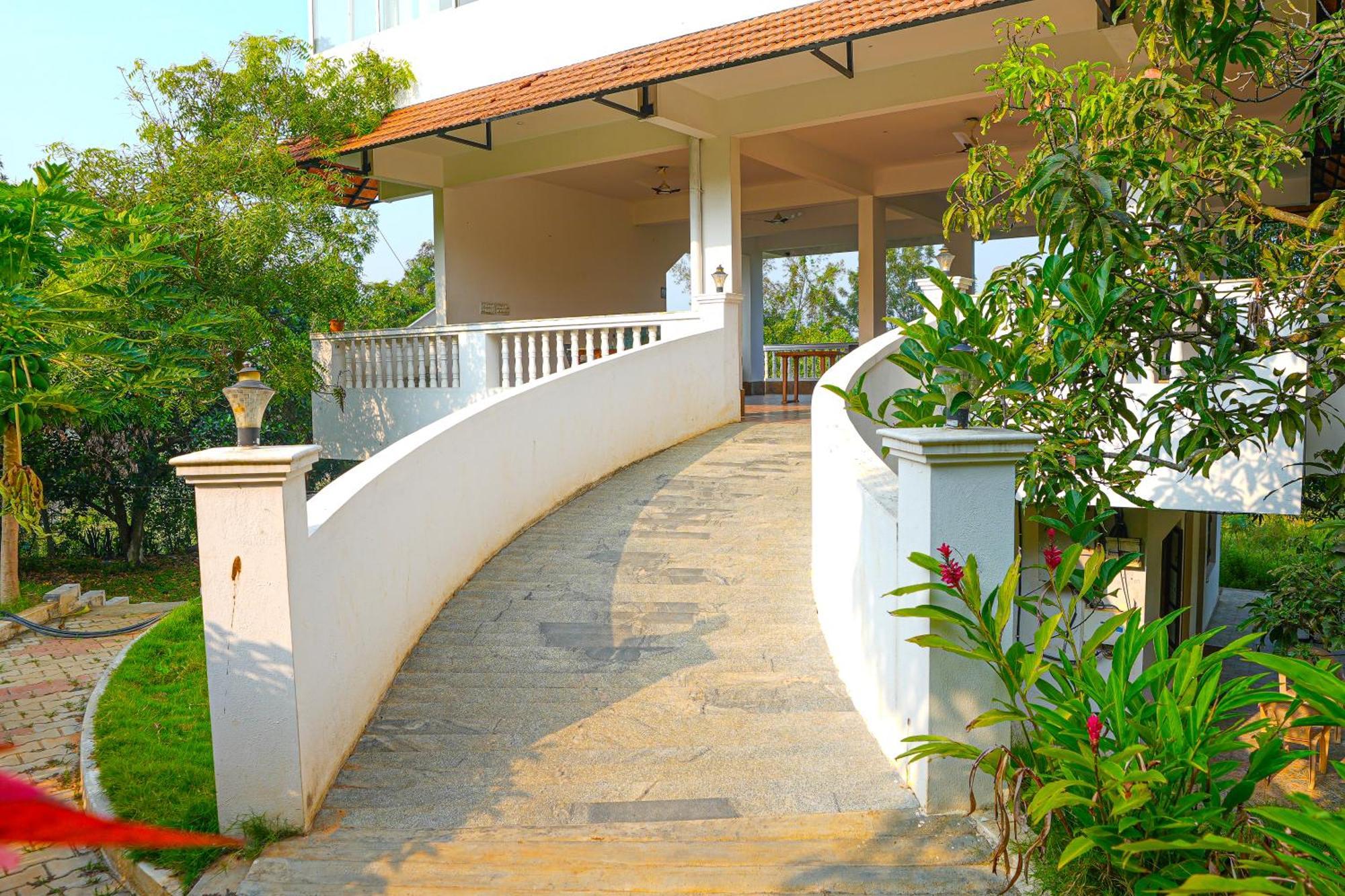 Bana The Wild Waters Hotel Muduvadi Exterior photo